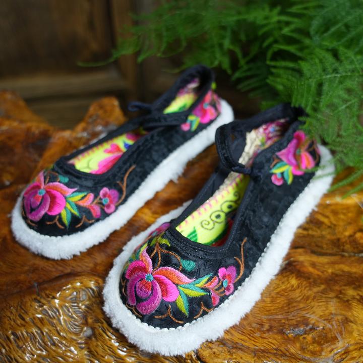 手工绣花民族风女士布鞋透气千层底