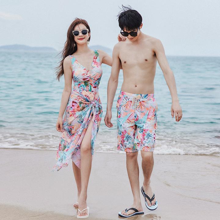 跨境情侣泳衣女保守连体遮肚显瘦泡温泉海边度假男沙滩裤情侣泳装