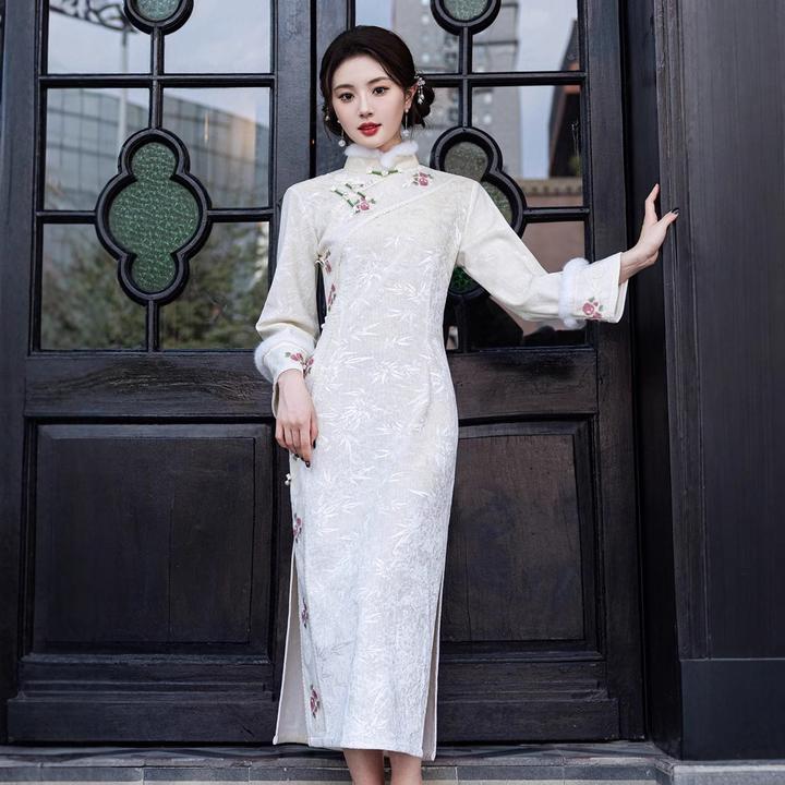 贝之韵米色复古风保暖毛绒领旗袍2024年冬季新款日常穿改良新中式