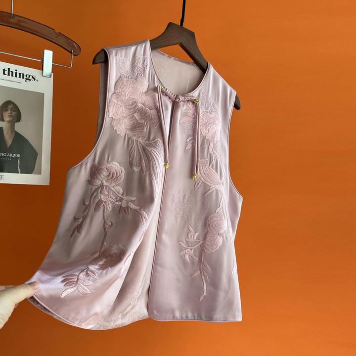粉色高级感醋酸中式马甲背心女新款外搭复古重工刺绣国风流苏上衣