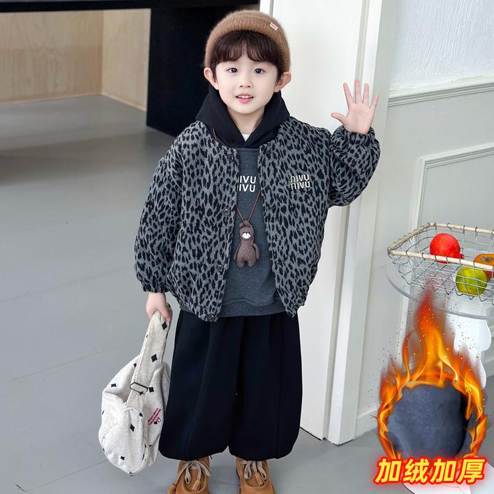 男童冬装套装2025新款秋冬款韩版豹纹连帽加绒外套休闲风裤三件套