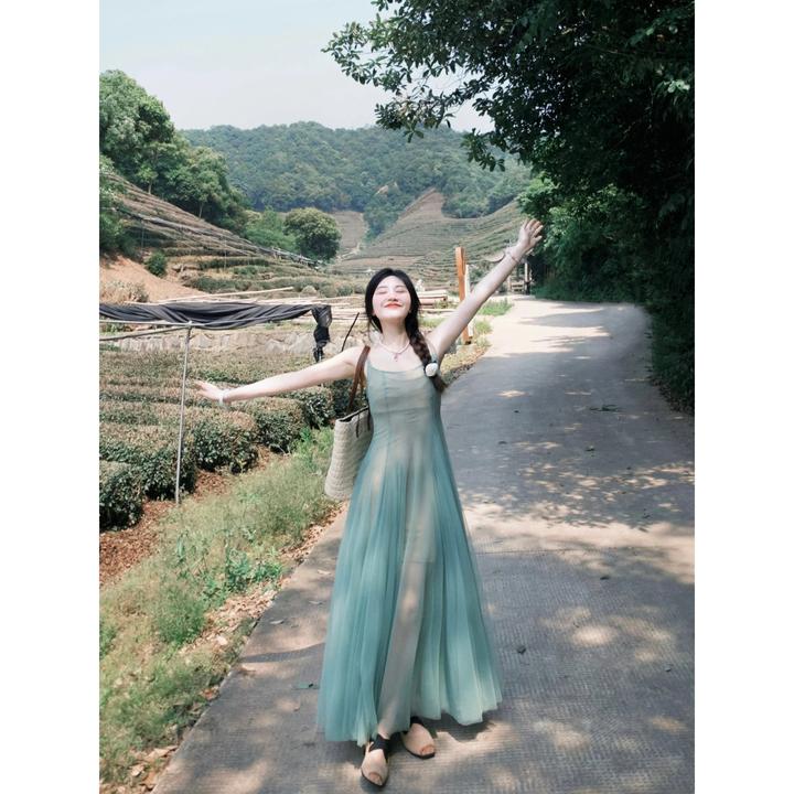 2025夏季新款网纱仙女裙绝美吊带连衣裙女茶歇法式气质套装长裙
