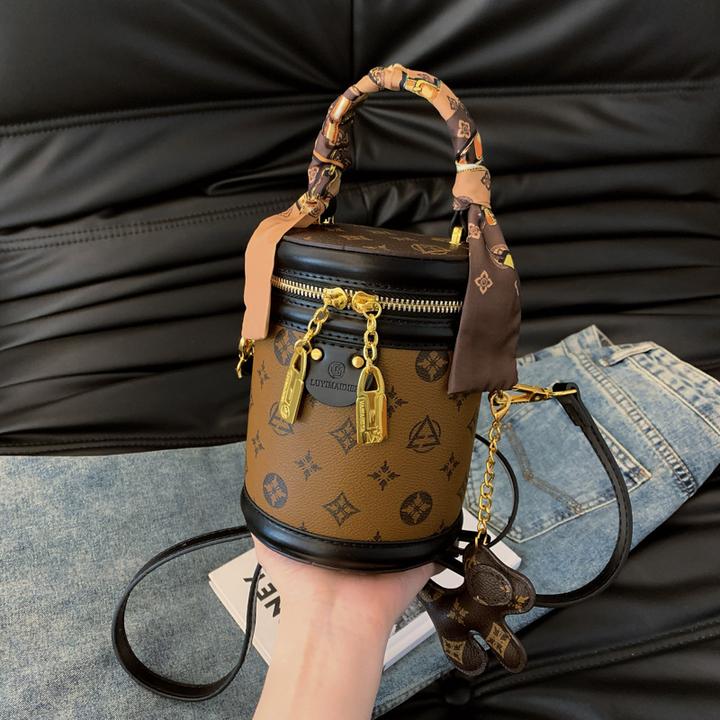 女士圆筒包包小包包女2025新款时尚手提高级圆柱形单肩水桶斜挎包