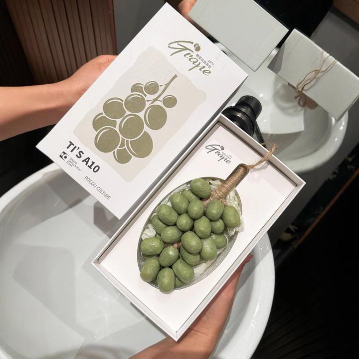 it's a ⑩阳光青提葡萄手工皂清香植物精油冷制皂洁面沐浴香皂