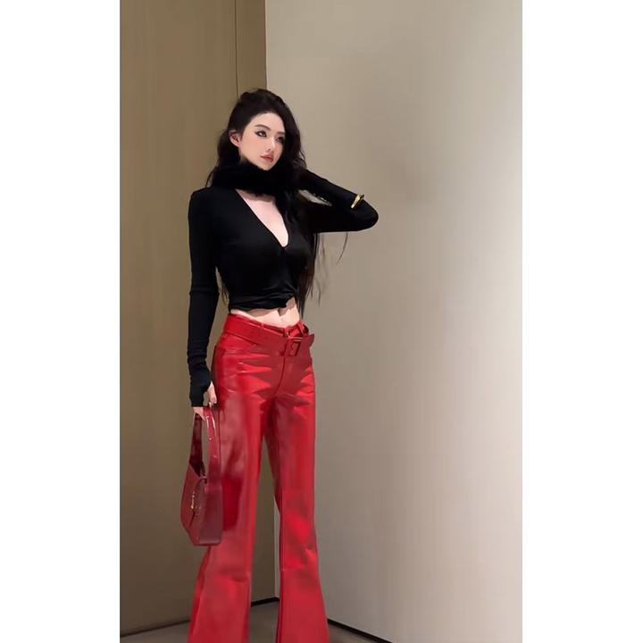2025年夏季新款ins气质御姐纯欲风低领修身打底衫配皮裤微喇裤