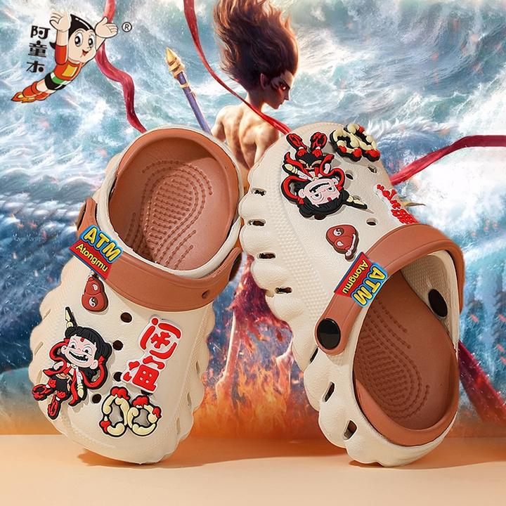 阿童木男童洞洞鞋包头2025新款夏季儿童哪吒沙滩鞋中大童防滑居家