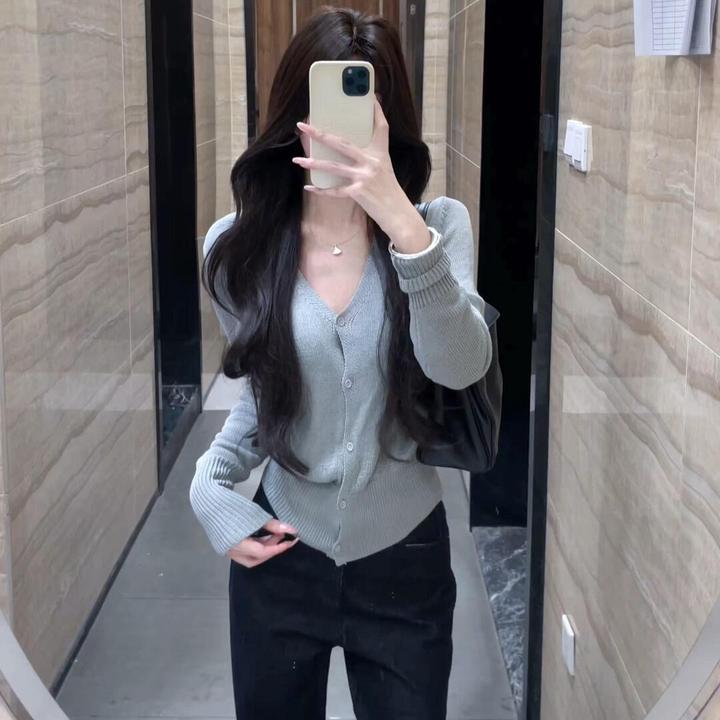 2025秋季新款法式高级感灰色针织开衫上衣搭配牛仔裤气质两件套潮