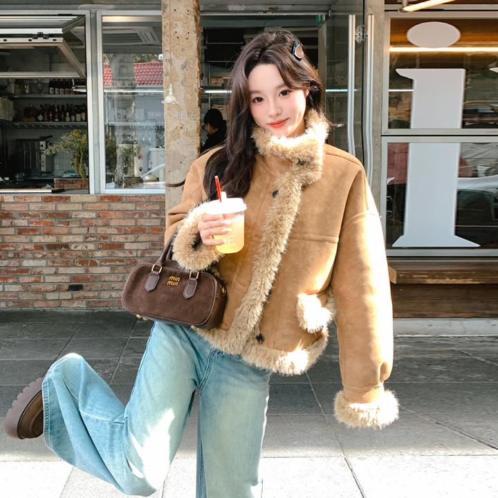 卡其色羊羔绒外套女2025冬季新款韩系氛围感穿搭皮毛一体毛绒棉服