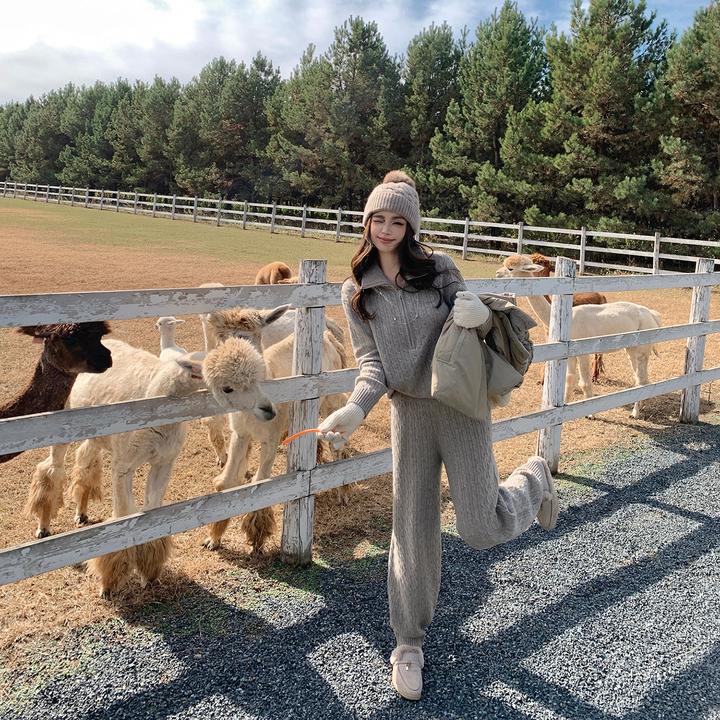 "秋日老钱"中鼎10羊绒90羊毛少女老钱慵懒绞花拉链针织-时尚套装