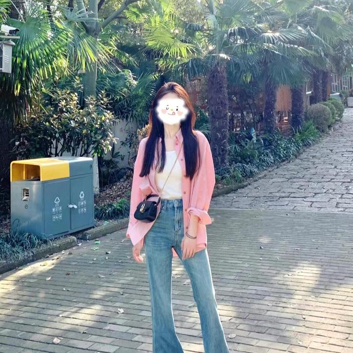 【时光手账】粉色衬衫开衫外套搭配白色吊带高腰蓝色微辣牛仔裤套装