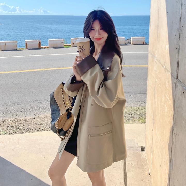 卡其色高级感撞色PU皮拼接风衣女2025秋季新款小个子休闲时尚外套