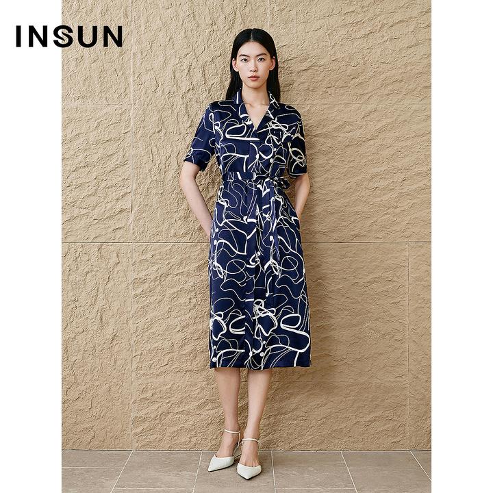 INSUN恩裳专选2025夏季水波纹印花气质V领桑蚕丝连衣裙