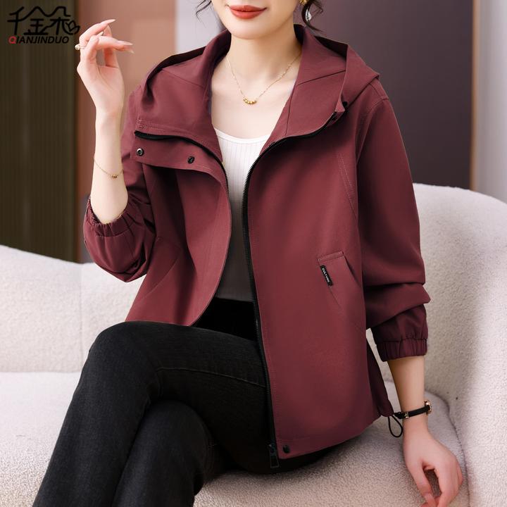 妈妈秋装冲锋衣外套薄款洋气2025新款中老年春秋季女风衣夹克大码