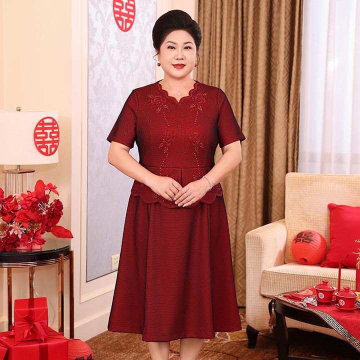 十月份喜婆婆妈妈婚宴装连衣裙大码洋气订婚宴服结婚喜服喜庆裙子