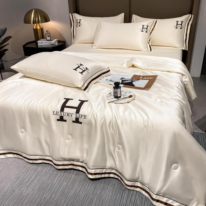 冰丝夏凉被空调被四件套夏被单双人夏天可水洗机洗凉感夏季薄被子