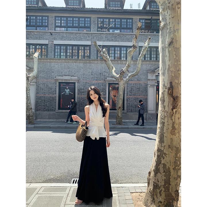 法式气质女神范独特挂脖上衣2025夏季新款高级感百搭半身裙两件套
