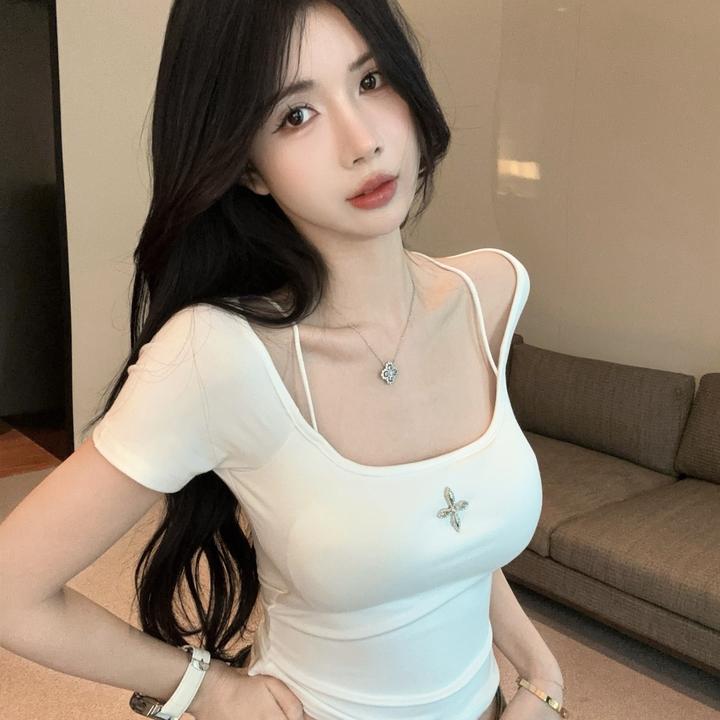 纯欲辣妹性感短款白色吊带上衣2025夏季带胸垫短袖t恤独特绝美