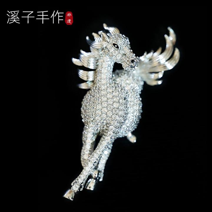铜胸针 手工微镶锆石立体骏马胸花女轻奢生肖马别针西装大衣配饰