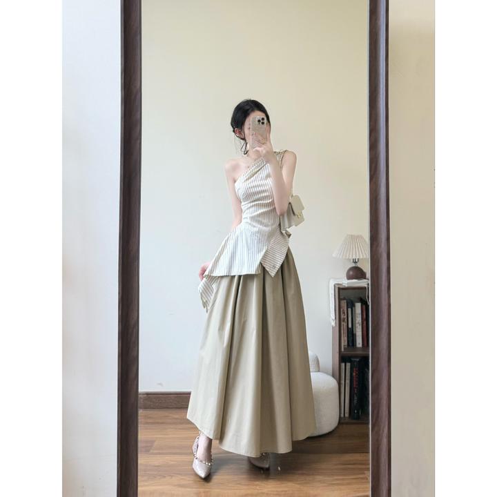 高级感简约不规则斜肩条纹吊带上衣女夏季新款高腰A字伞裙套装