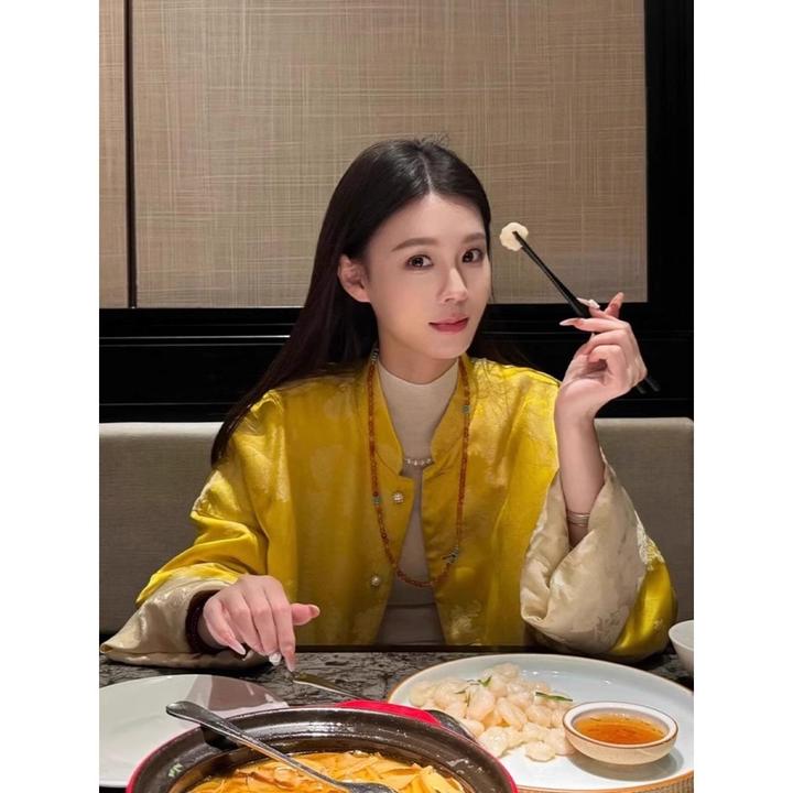 2025年春季新款中式女式唐装中式小衬衫高端超美纽扣上衣黄色上衣