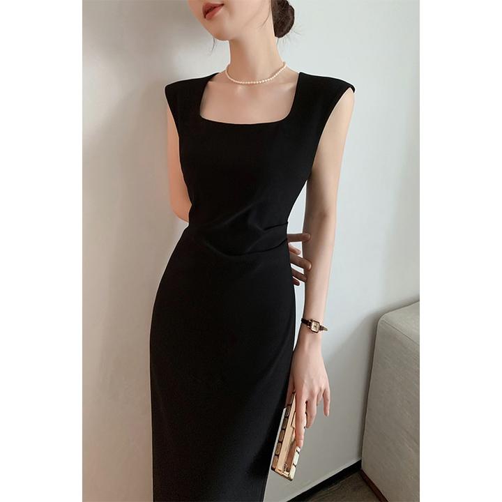 黑色赫本风方领无袖褶皱收腰连衣裙女2025夏季气质包臀长款小黑裙