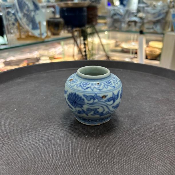 青花缠枝莲小罐，釉水莹润，麻仓山土胎质，平等青青花