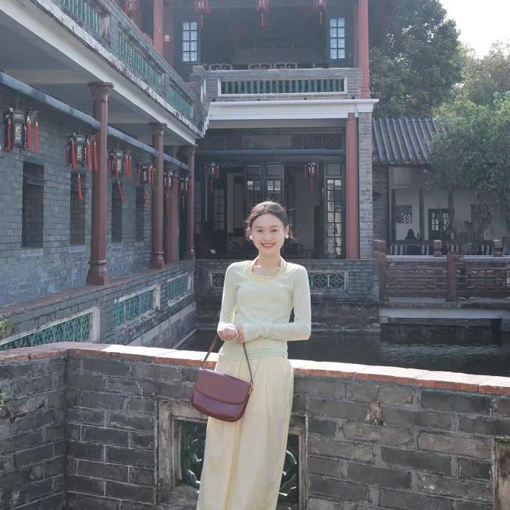 2025春季新款 V领叠穿防晒长袖T恤修身显瘦挂脖吊带背心休闲裤