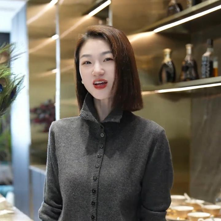 翻领灰色针织衫女秋季开衫毛衣2025年新款大码显瘦长袖上衣时尚