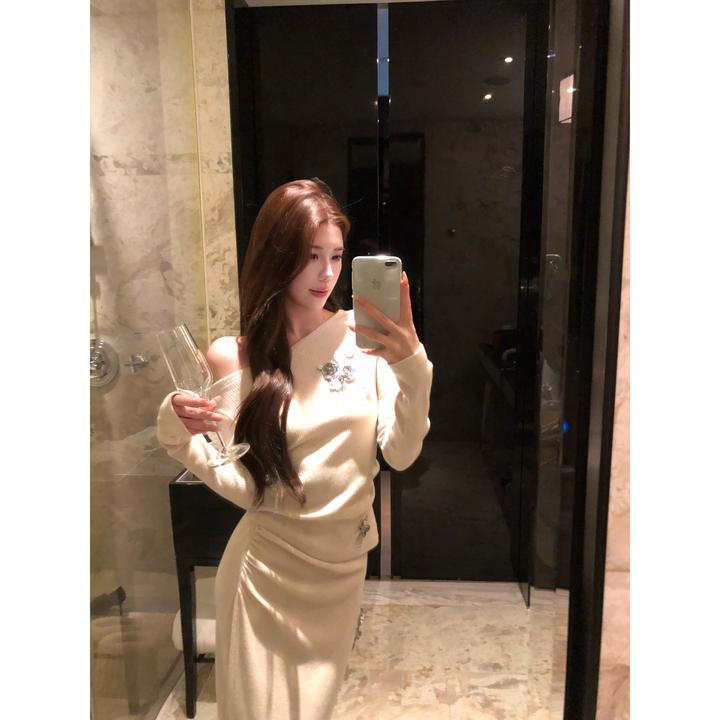 【禾呈】名媛钉珠斜肩时尚上衣百搭针织钉珠半身裙套装10821/10820