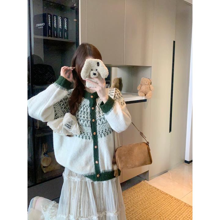 2025秋冬新款复古风气质百搭时尚设计感提花圆领长袖针织毛衣女潮