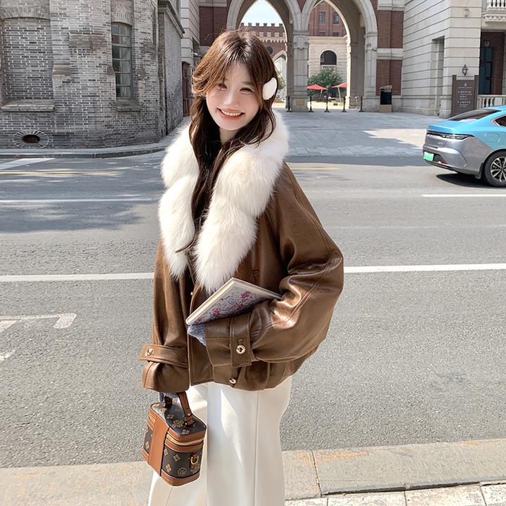 咖色气质白鸭绒内胆羽绒服女2025冬季新款毛绒拼接皮毛一体短外套