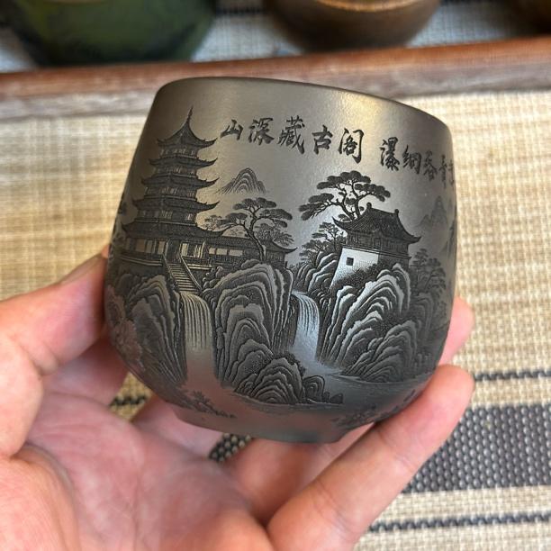 宜兴紫砂茶具 原矿石黄泥料刻绘山水楼阁花鸟主人杯品茗杯容量160