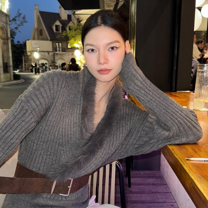 【琪琪怪怪】小众毛绒绒拼接V领显瘦百搭长袖针织毛衣