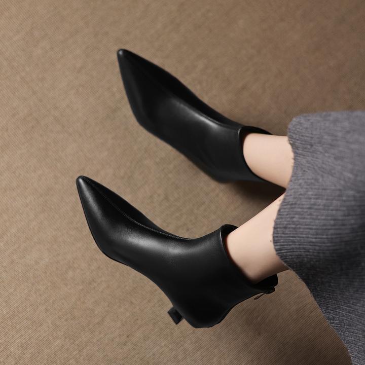 断码清仓软羊皮女靴真皮小跟短靴秋冬网红细跟尖头瘦瘦靴白色裸靴