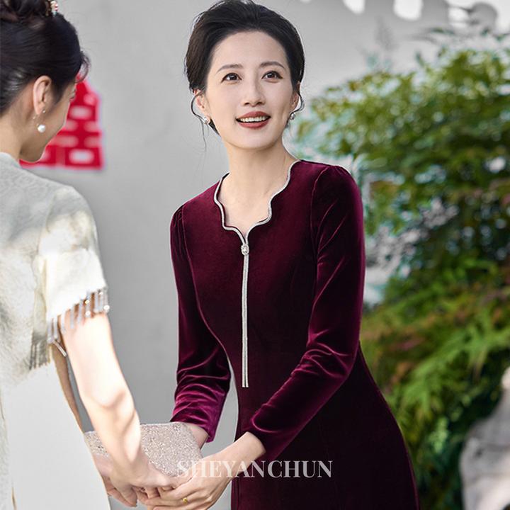 早秋醋酸金丝绒婚宴礼服红色喜婆婆婚宴装大码高级感连衣裙钻饰品