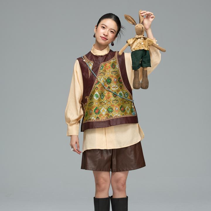 初见十三娘『绫歌』桑蚕丝唐锦香云纱手工高定马甲中式国风重工百搭