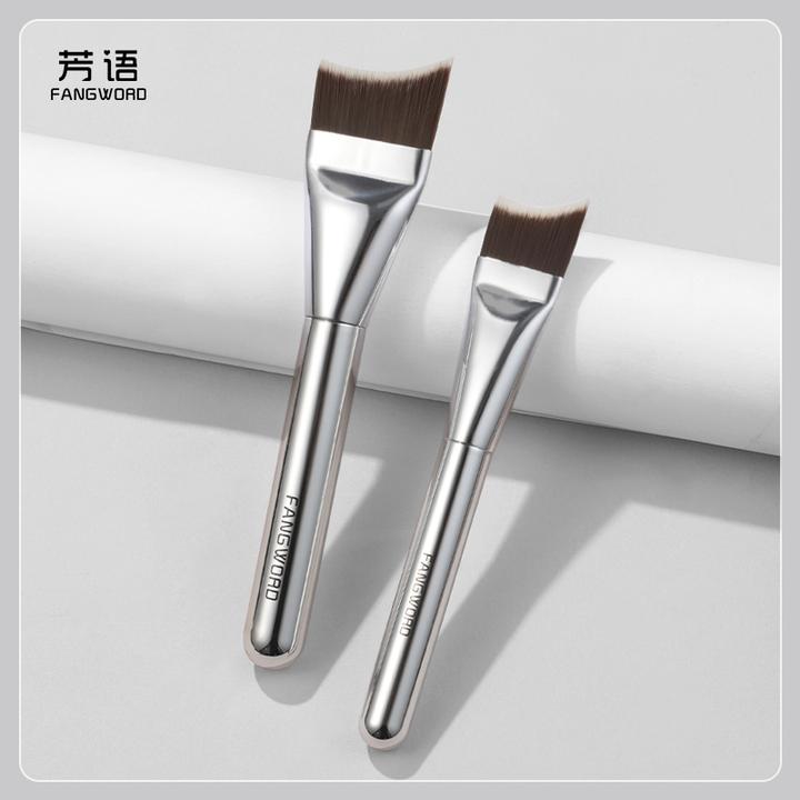 芳语大小美人鱼粉底刷轻薄不吃粉上妆自然鱼尾型更服帖扁头粉底刷