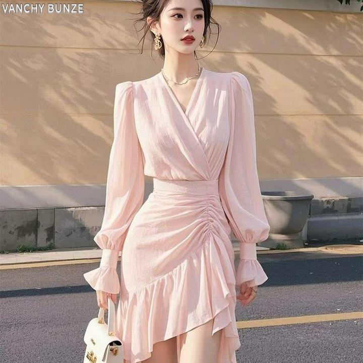 BUNZE法式高级气质收腰V领长袖连衣裙春秋新款流行不规则荷叶边裙
