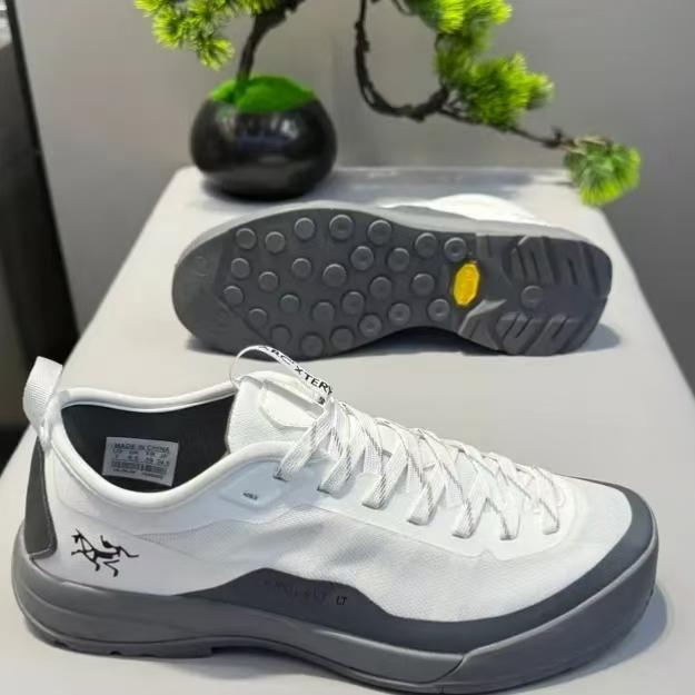 夏季时尚户外运动男士透气超轻舒适男鞋大牌平替运动款商务男鞋子