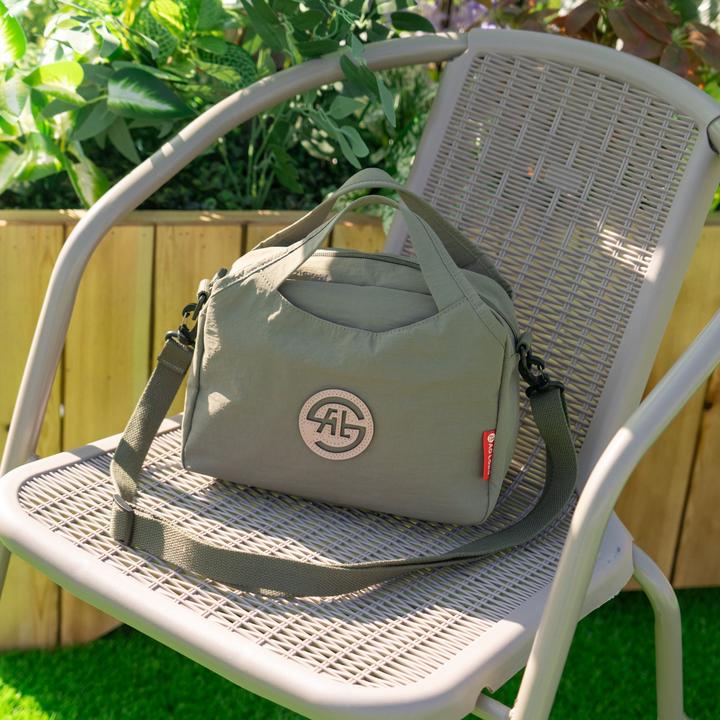 2025春夏新款大容量多功能运动休闲防水时尚百搭手提单肩斜跨包包