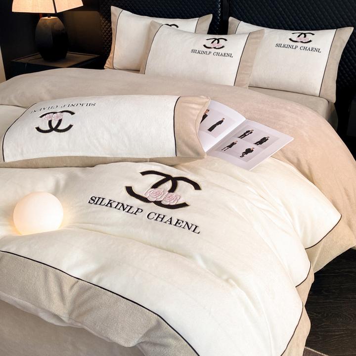 冬季轻奢牛奶绒加厚刺绣香奈樱花粉床笠款四件套