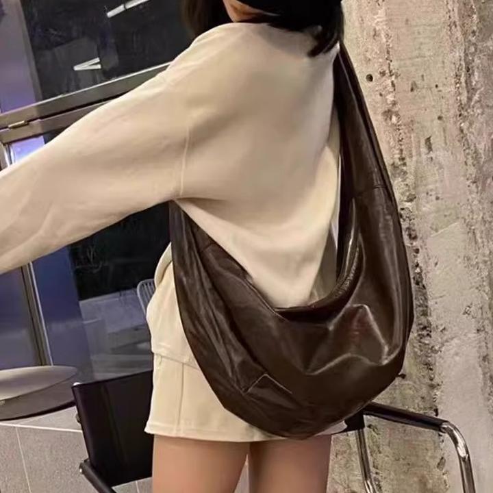 大容量慵懒风油蜡皮饺子包2025秋冬新款复古单肩斜挎包百搭托特包