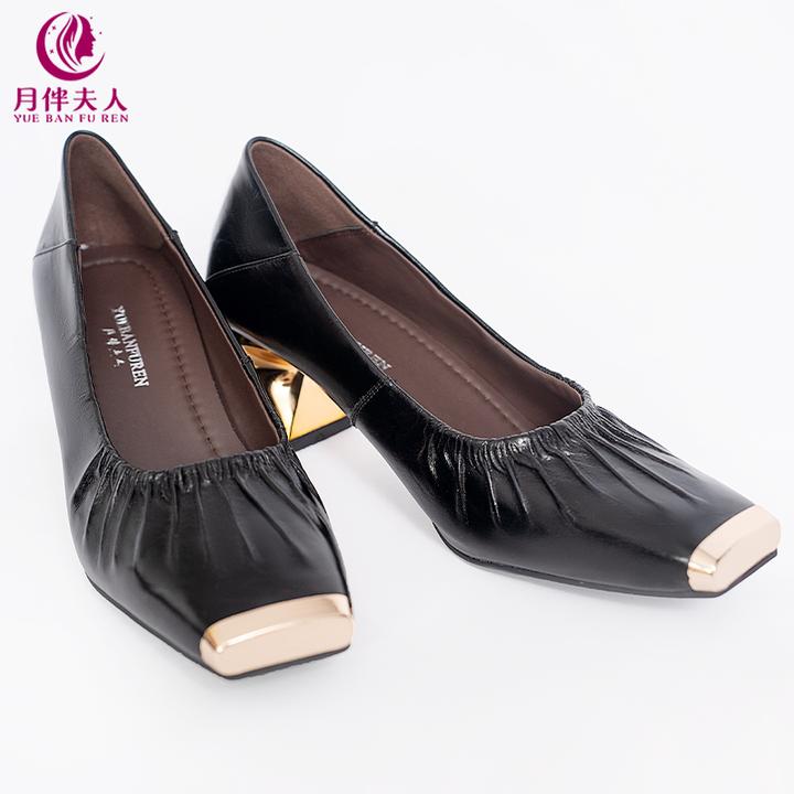 月伴夫人 2025新款大码百搭舒适防撞金属方头浅口粗跟女单鞋054