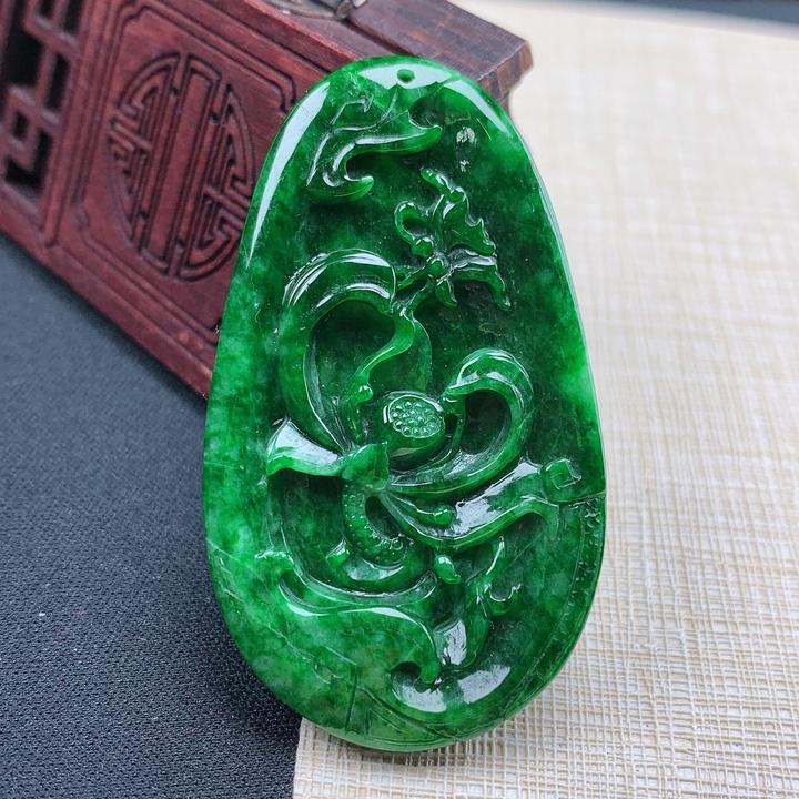 优惠缅甸纯天然A货翡翠老坑料精雕辣绿色蝶恋花吊坠
