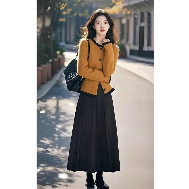 2024新款流行的冬季穿搭慵懒高级感超好看黄色设计感厚毛衣女套装