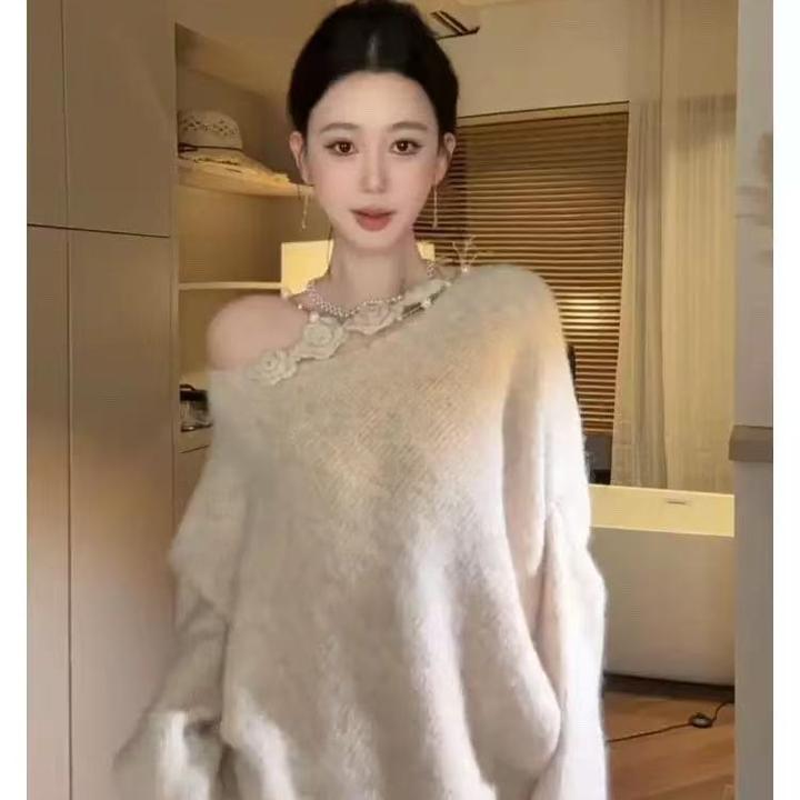 羊毛秋季大方得体一整套女装山茶花米白色针织斜肩上衣半身裙套装