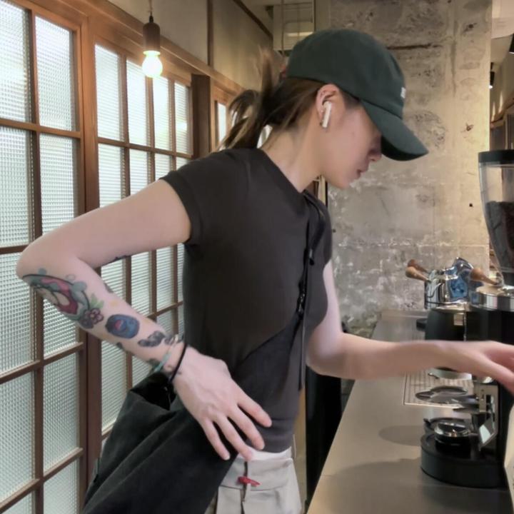 2025夏季新款韩系简约圆领正肩显瘦短袖t恤高腰设计感阔腿裤套装