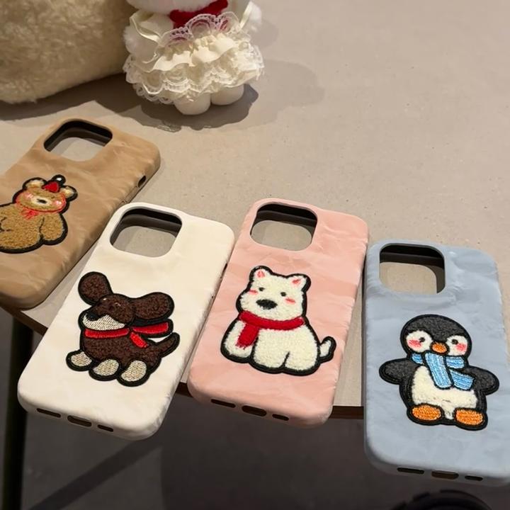 日韩秋冬皮纹刺绣围巾小动物适用iPhone16promax手机壳可爱15创意
