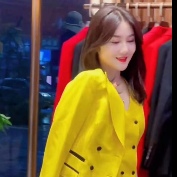 臻韩美2025气质女神黄色装设计师款三件套