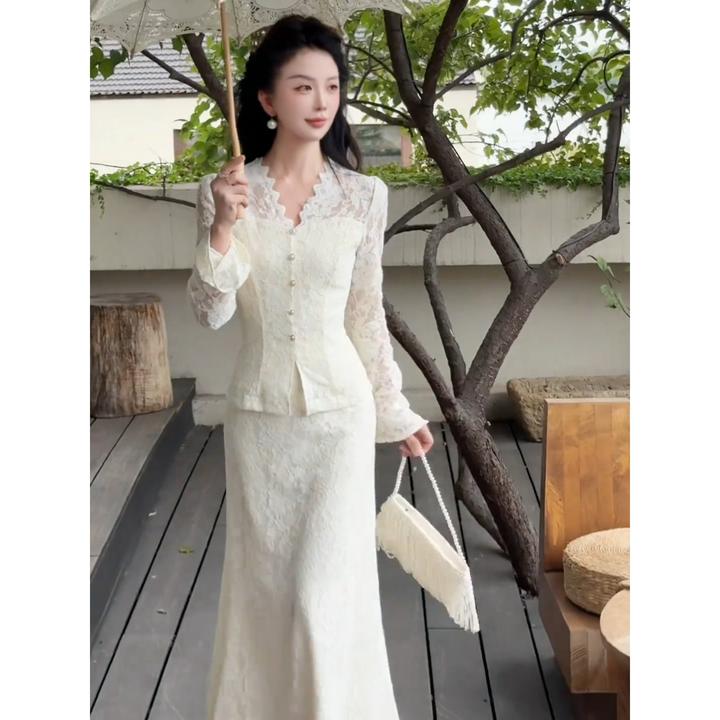 温柔富家千金感穿搭高级感重要场合独特漂亮白色蕾丝连衣裙套装秋